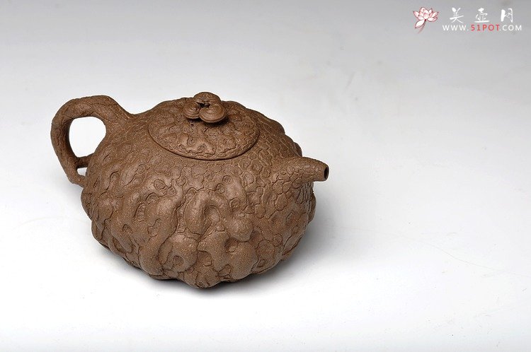 紫砂壶图片：邵惠雄风格 全手龚春 灵芝和瓜纽一对 薄胎 - 宜兴紫砂壶网