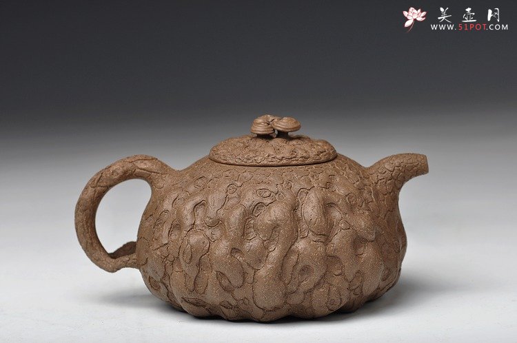 紫砂壶图片：邵惠雄风格 全手龚春 灵芝和瓜纽一对 薄胎 - 宜兴紫砂壶网