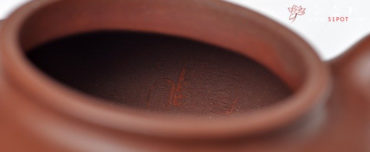 紫砂壶图片：刀工精美 工料皆爽 全手实用小仿古 江山万古清 - 宜兴紫砂壶网