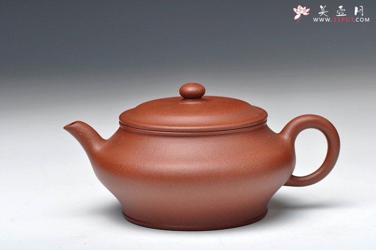 紫砂壶图片：线条挺括 全手高虚扁 本绿和底槽青一对 国助和石装饰 - 宜兴紫砂壶网