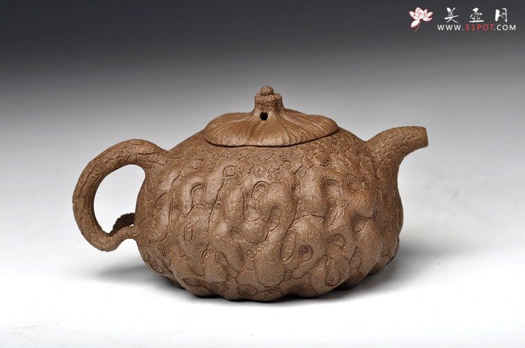 紫砂壶图片：邵惠雄风格 全手龚春 灵芝和瓜纽一对 薄胎 - 宜兴紫砂壶网