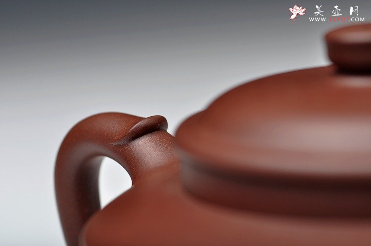 紫砂壶图片：砂料迷人 稳重而优雅 精品 全手玉锺 - 宜兴紫砂壶网