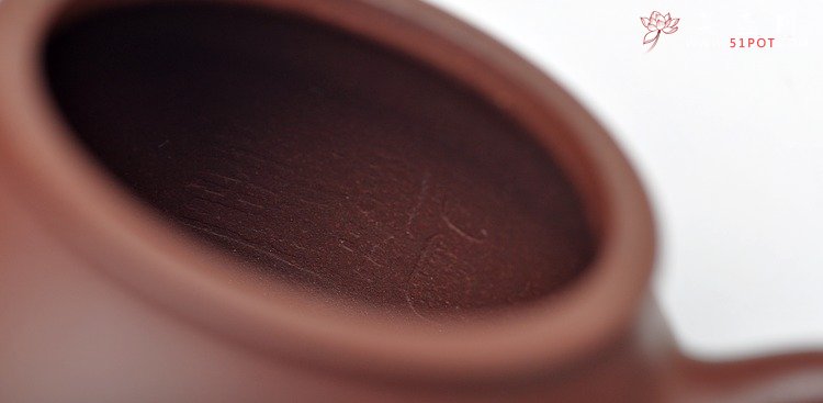 紫砂壶图片：很有个性的流 颇有国良味 全手小潘壶 俊秀挺拔 - 宜兴紫砂壶网