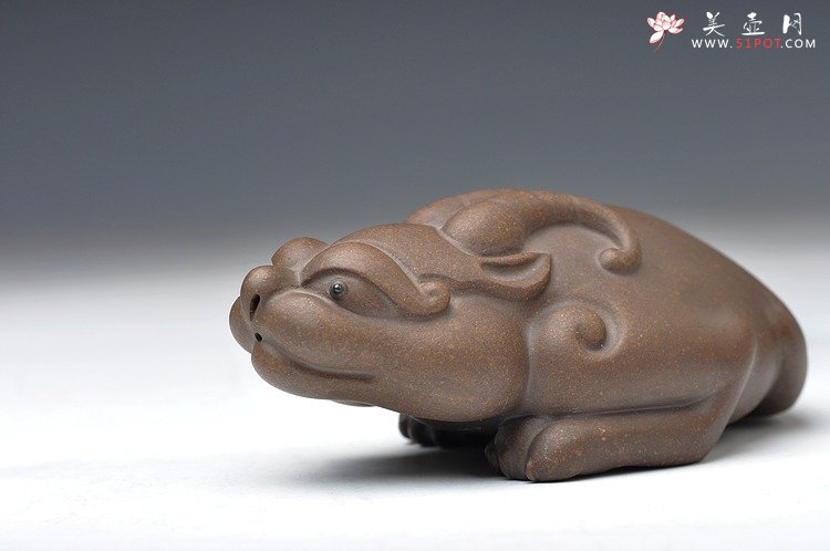 紫砂壶图片：金蟾 仅此一件 栩栩如生 古铜泥 - 宜兴紫砂壶网