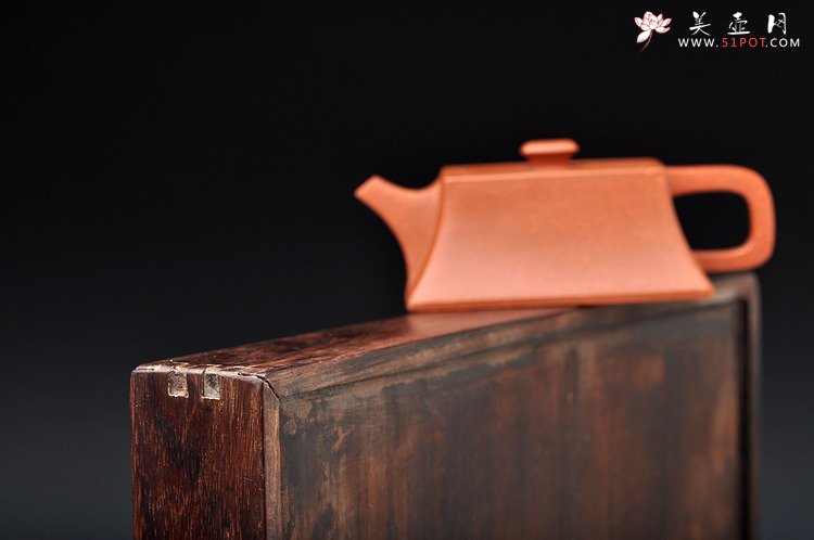 紫砂壶图片：线条张劲 严谨之风  全手 小求正 - 宜兴紫砂壶网