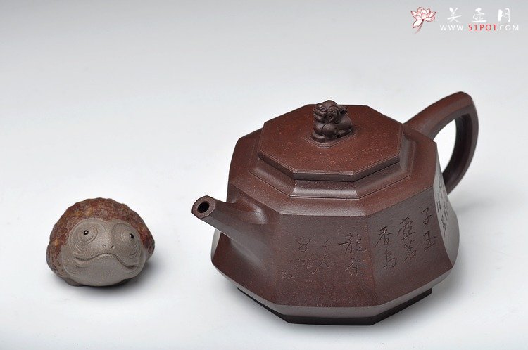 紫砂壶图片：史金妹最新全手力作 大气方刚 威震八方 李昌鸿大师装饰 - 宜兴紫砂壶网