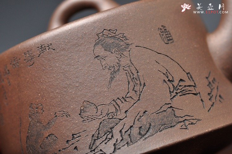 紫砂壶图片：双刀精品更显老味  柱础 青灰砂 范曾人物风格 - 宜兴紫砂壶网