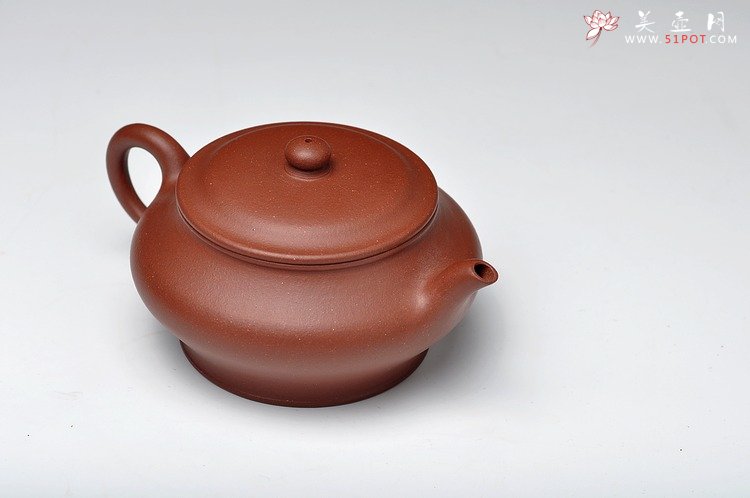 紫砂壶图片：线条挺括 全手高虚扁 本绿和底槽青一对 国助和石装饰 - 宜兴紫砂壶网