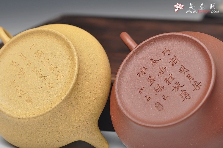 紫砂壶图片：线条挺括 全手高虚扁 本绿和底槽青一对 国助和石装饰 - 宜兴紫砂壶网