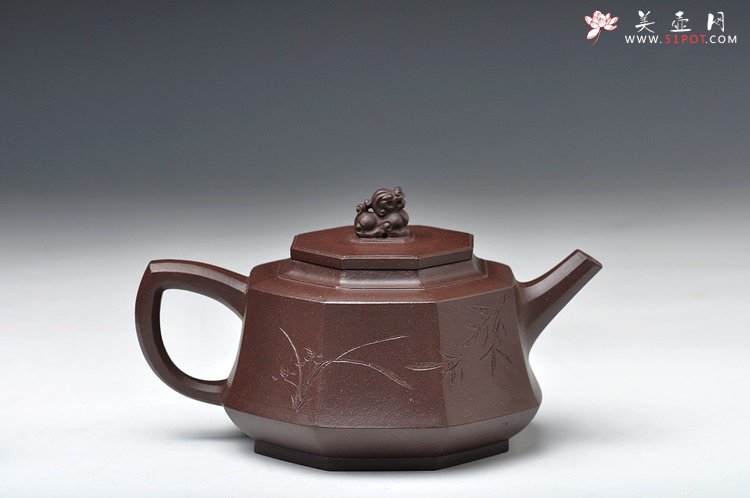 紫砂壶图片：史金妹最新全手力作 大气方刚 威震八方 李昌鸿大师装饰 - 宜兴紫砂壶网
