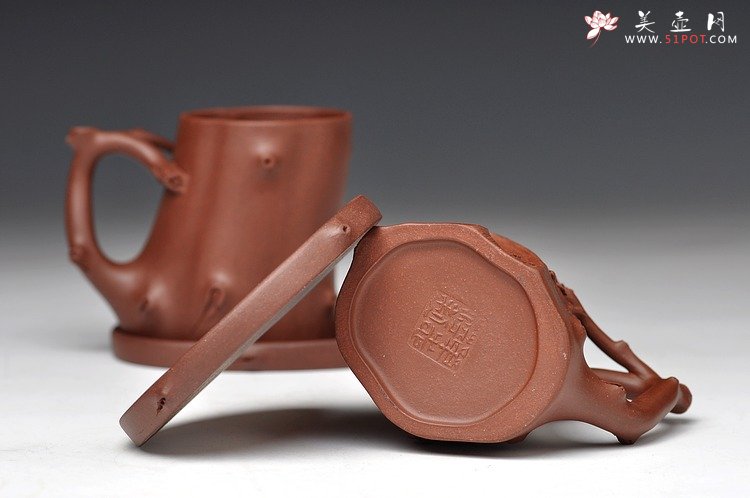 紫砂壶图片：单志萍壬辰年年终之作 全手弯把梅桩 瑞雪兆丰年 傲雪寒梅 - 宜兴紫砂壶网