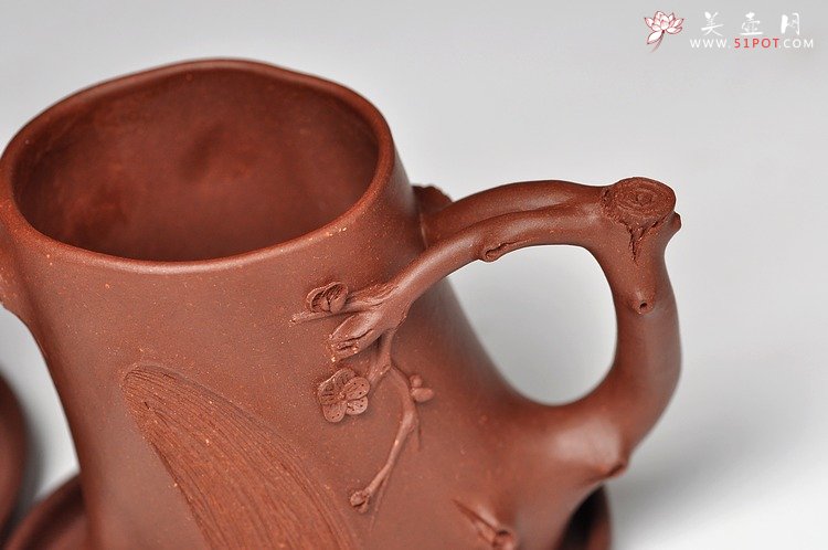 紫砂壶图片：单志萍壬辰年年终之作 全手弯把梅桩 瑞雪兆丰年 傲雪寒梅 - 宜兴紫砂壶网