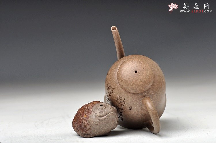 紫砂壶图片：高振宇风格 全手禅曲 清秀俊雅 张听刚装饰 - 宜兴紫砂壶网