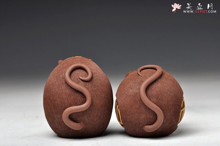 紫砂壶图片：福鼠一对 憨厚可爱 造型新颖 有趣 - 宜兴紫砂壶网