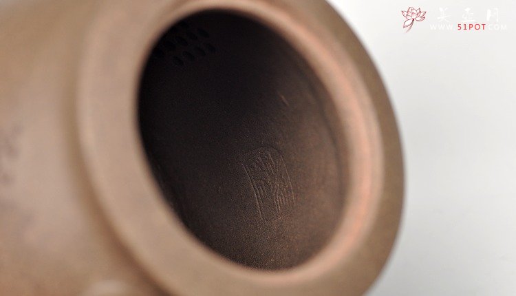 紫砂壶图片：范磊经典作品 青段全手禅韵 挺拔秀气 古朴 山水风韵 - 宜兴紫砂壶网