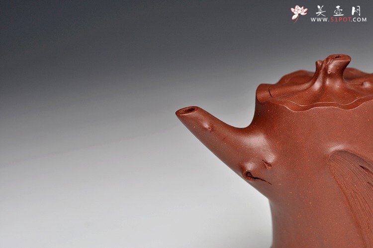 紫砂壶图片：单志萍壬辰年年终之作 全手弯把梅桩 瑞雪兆丰年 傲雪寒梅 - 宜兴紫砂壶网