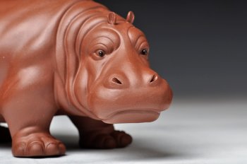 紫砂壶图片：河马 形态逼真 憨厚可爱 - 宜兴紫砂壶网