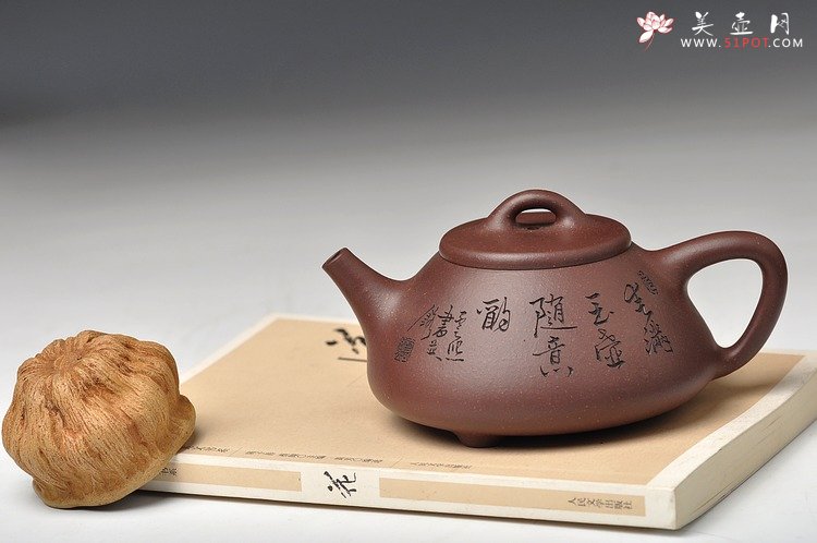 紫砂壶图片：春满玉壶随意酌 子冶石瓢 骨肉均挺 弱水三千只取一瓢 - 宜兴紫砂壶网