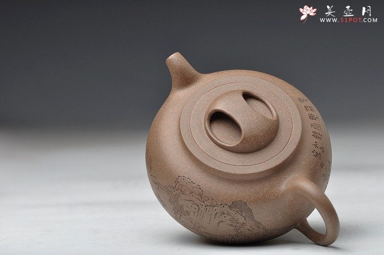 紫砂壶图片：国助和石装饰王翔风格 通景山水 玉成窑风格 全手归隐 - 宜兴紫砂壶网