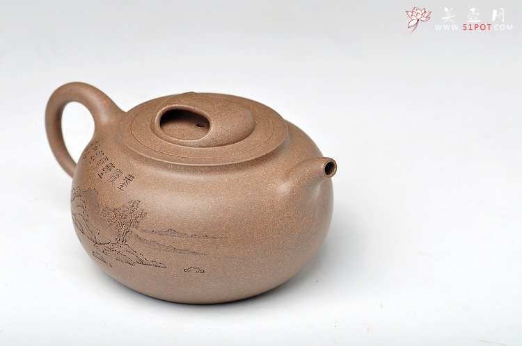 紫砂壶图片：国助和石装饰王翔风格 通景山水 玉成窑风格 全手归隐 - 宜兴紫砂壶网