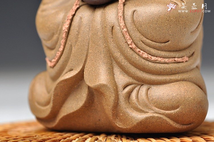 紫砂壶图片：十八罗汉之长眉罗汉和掏耳罗汉 神态细腻传神 精品茶宠 - 宜兴紫砂壶网