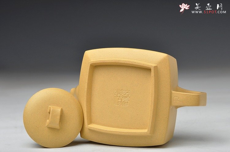 紫砂壶图片：何卫枫最新力作 全手本绿砂四方 挺拔舒展 适合绿茶 - 宜兴紫砂壶网