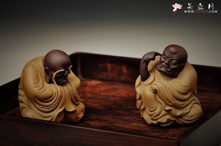 紫砂壶图片：十八罗汉之长眉罗汉和掏耳罗汉 神态细腻传神 精品茶宠 - 宜兴紫砂壶网