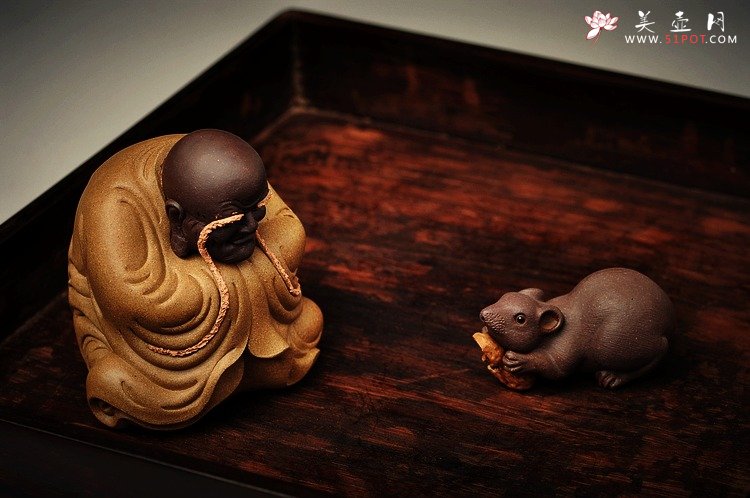 紫砂壶图片：十八罗汉之长眉罗汉和掏耳罗汉 神态细腻传神 精品茶宠 - 宜兴紫砂壶网