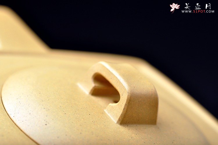 紫砂壶图片：何卫枫最新力作 全手本绿砂四方 挺拔舒展 适合绿茶 - 宜兴紫砂壶网