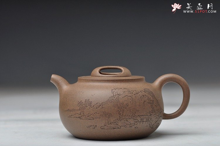 紫砂壶图片：国助和石装饰王翔风格 通景山水 玉成窑风格 全手归隐 - 宜兴紫砂壶网