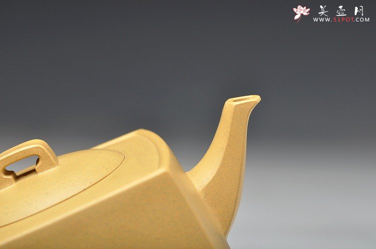 紫砂壶图片：何卫枫最新力作 全手本绿砂四方 挺拔舒展 适合绿茶 - 宜兴紫砂壶网