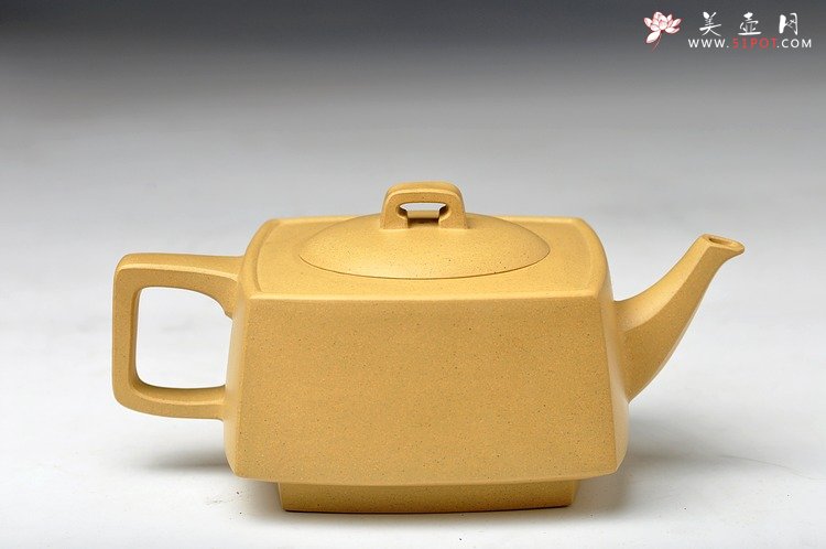 紫砂壶图片：何卫枫最新力作 全手本绿砂四方 挺拔舒展 适合绿茶 - 宜兴紫砂壶网