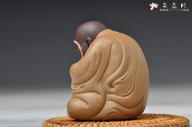 紫砂壶图片：十八罗汉之长眉罗汉和掏耳罗汉 神态细腻传神 精品茶宠 - 宜兴紫砂壶网