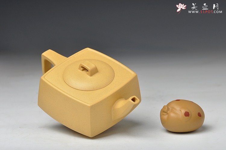 紫砂壶图片：何卫枫最新力作 全手本绿砂四方 挺拔舒展 适合绿茶 - 宜兴紫砂壶网