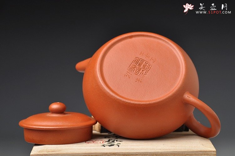 紫砂壶图片：文人壶 温文儒雅 铁观音利器 全手君玉 如鱼得水 - 宜兴紫砂壶网