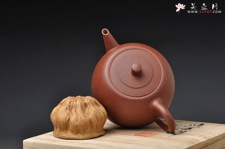紫砂壶图片：全手剑流井栏 古拙老辣 - 宜兴紫砂壶网