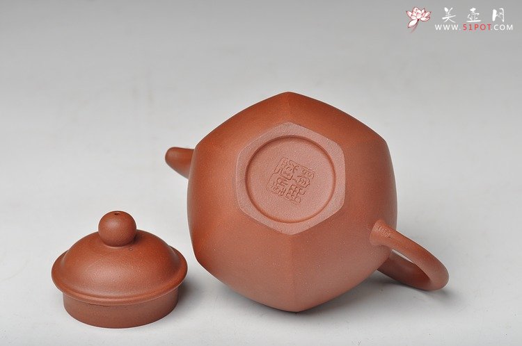 紫砂壶图片：曲峰老师义拍紫砂作品 青水泥六方掇球 雅安我们在一起 - 宜兴紫砂壶网