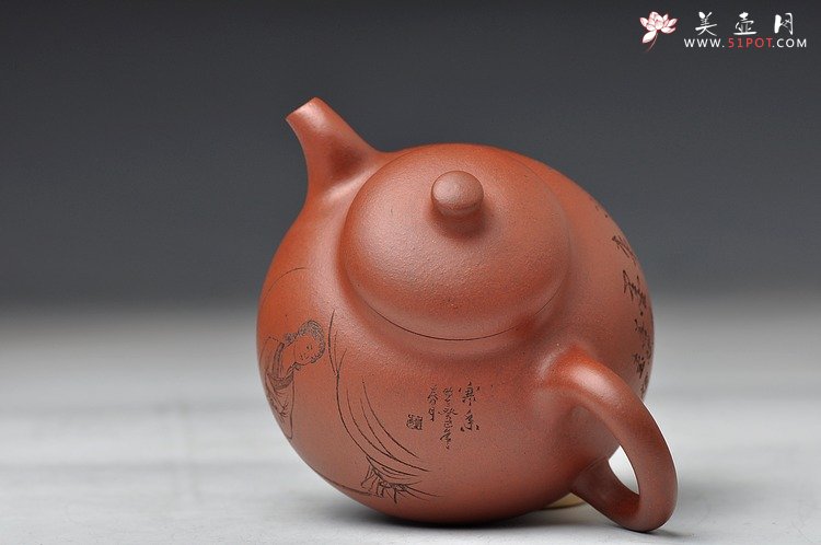 紫砂壶图片：细刻入丝 形体端庄 传统作品 全手三足乳鼎 - 宜兴紫砂壶网