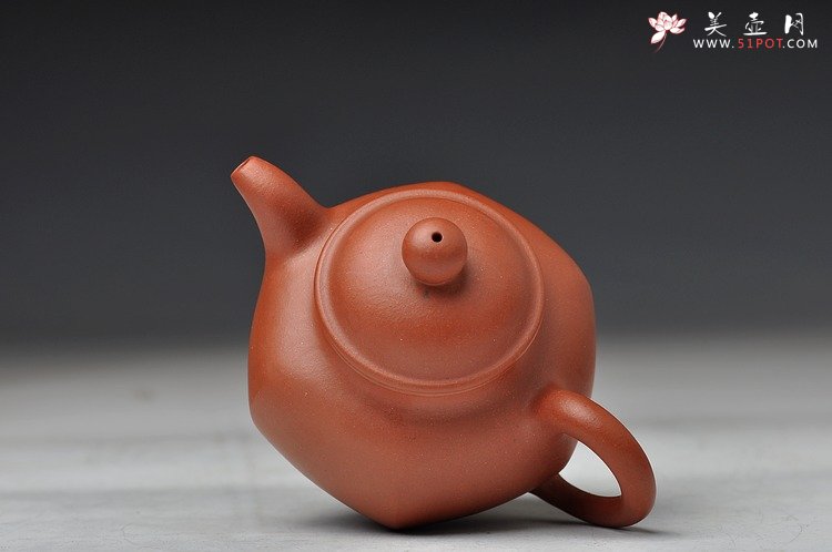 紫砂壶图片：曲峰老师义拍紫砂作品 青水泥六方掇球 雅安我们在一起 - 宜兴紫砂壶网