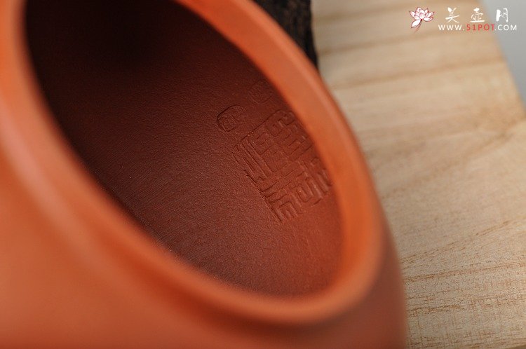 紫砂壶图片：文人壶 温文儒雅 铁观音利器 全手君玉 如鱼得水 - 宜兴紫砂壶网