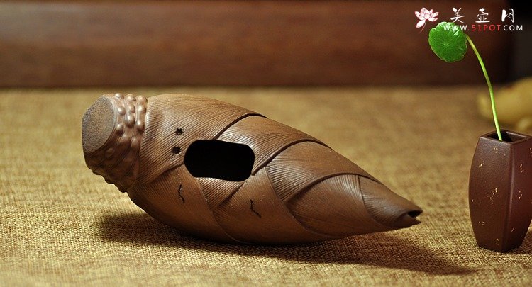 紫砂壶图片：鸣远款水注。紫砂摆件•雕塑•茶宠•很真实的紫砂竹笋•公道杯 - 宜兴紫砂壶网