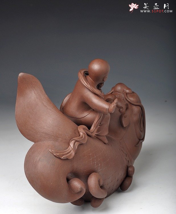 紫砂壶图片：财童戏鱼龙 精品之作 - 宜兴紫砂壶网