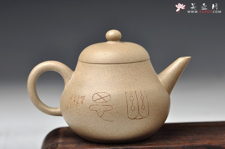 紫砂壶图片：全手老味高梨形 古拙之味 手中无梨式，难以言茗事 高寿与幽思 - 宜兴紫砂壶网