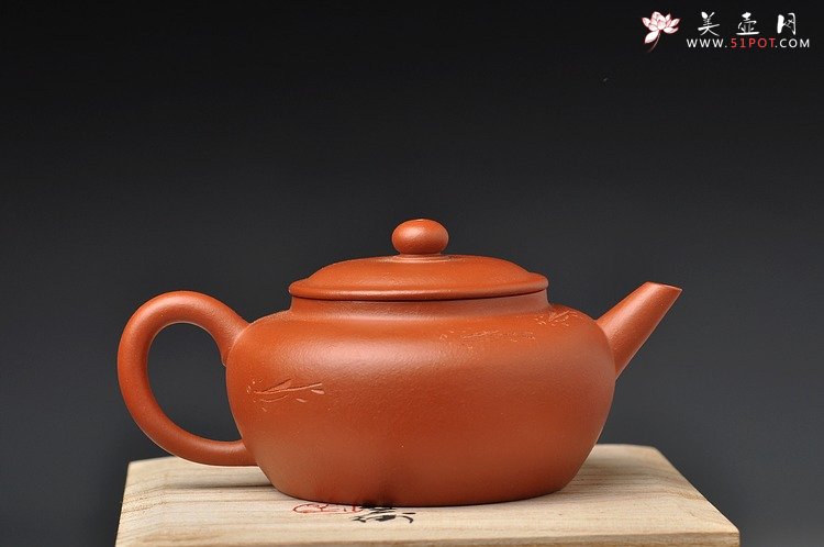 紫砂壶图片：文人壶 温文儒雅 铁观音利器 全手君玉 如鱼得水 - 宜兴紫砂壶网