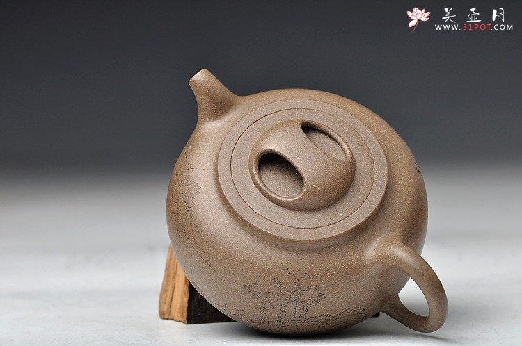 紫砂壶图片：国助和石精刻  玉成窑风格 全手归隐 更加耐品 - 宜兴紫砂壶网