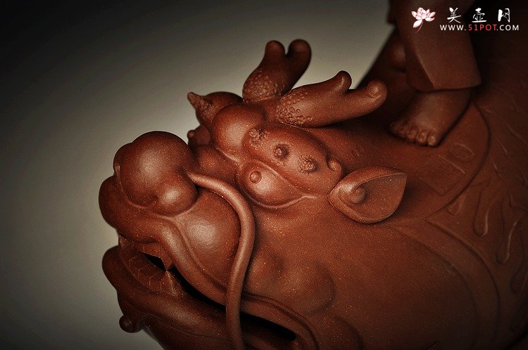 紫砂壶图片：财童戏鱼龙 精品之作 - 宜兴紫砂壶网