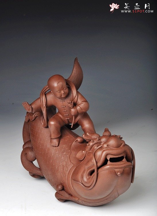 紫砂壶图片：财童戏鱼龙 精品之作 - 宜兴紫砂壶网