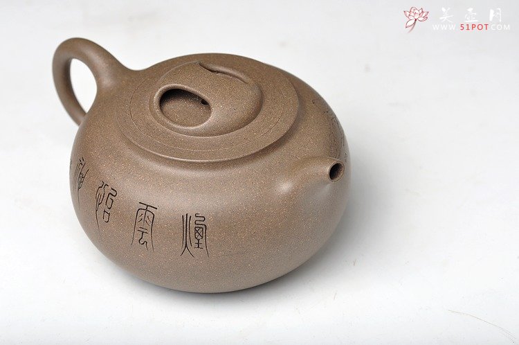 紫砂壶图片：国助和石精刻  玉成窑风格 全手归隐 更加耐品 - 宜兴紫砂壶网