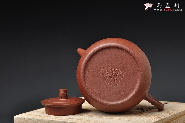 紫砂壶图片：全手剑流井栏 古拙老辣 - 宜兴紫砂壶网