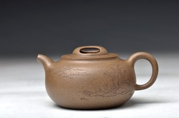 紫砂壶图片：国助和石精刻  玉成窑风格 全手归隐 更加耐品 - 宜兴紫砂壶网